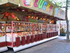 Kermis in winkelcentrum Emiclaer