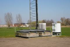 Voet van een mast tussen Hooglanderveen en Vathorst