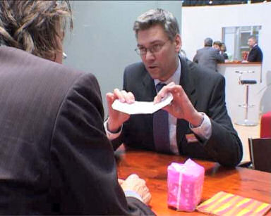 Mannen vertellen mannen over pulp op de maandverbandbeurs